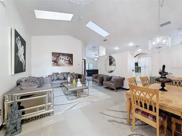 638 LOCKBREEZE DR, Davenport, FL 33897