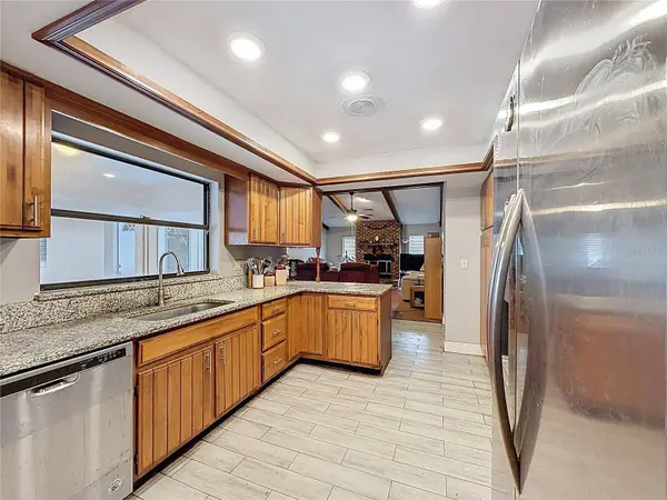 209 FIRST ST, Tavares, FL 32778