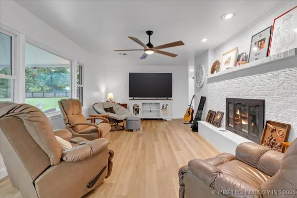 8 E Carriage RD, Sapulpa, OK 74066