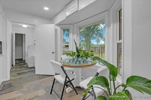 8 E Carriage RD, Sapulpa, OK 74066