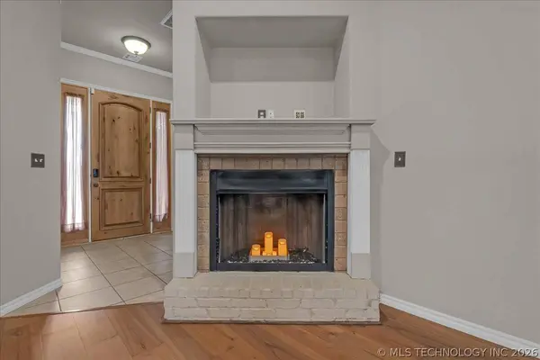 1240 W Keeling AVE, Sapulpa, OK 74066