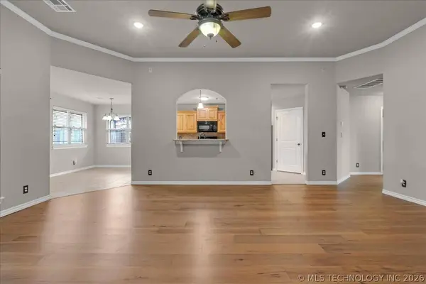1240 W Keeling AVE, Sapulpa, OK 74066