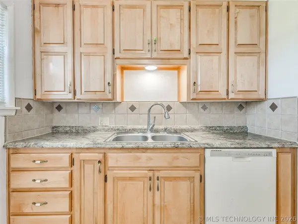 2425 W 49th ST, Tulsa, OK 74107