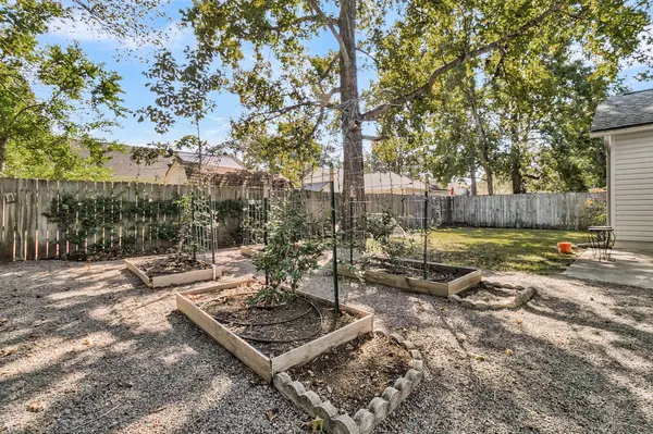 2779 Shadow Ln, North Charleston, SC 29406