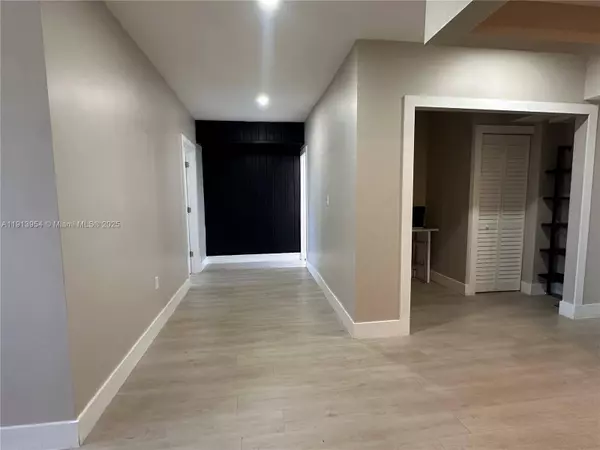 5731 NW 37th St #500-F, Virginia Gardens, FL 33166