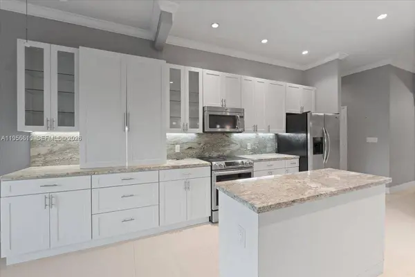 16640 NW 86th Ct, Miami Lakes, FL 33016