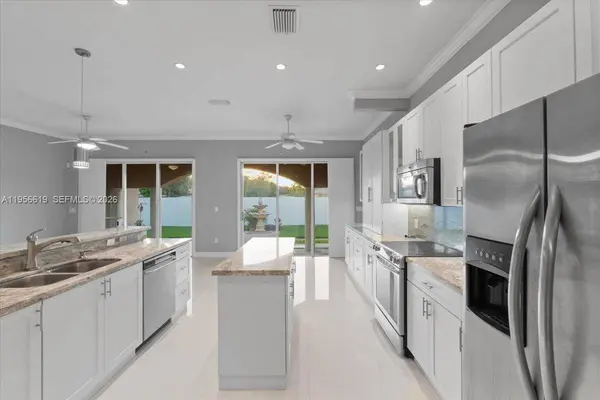 16640 NW 86th Ct, Miami Lakes, FL 33016