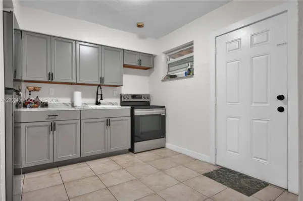 2113 NW 93rd St, Miami, FL 33147