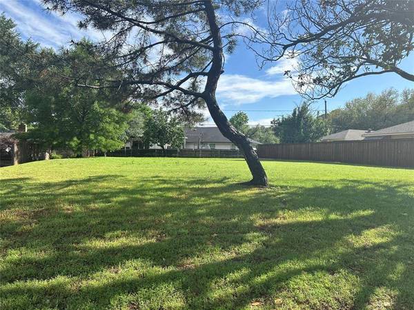 337 Circleview Drive N, Hurst, TX 76054