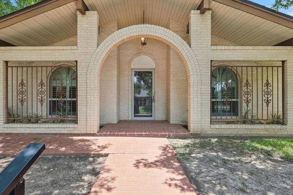 1720 Westridge Drive, Hurst, TX 76054