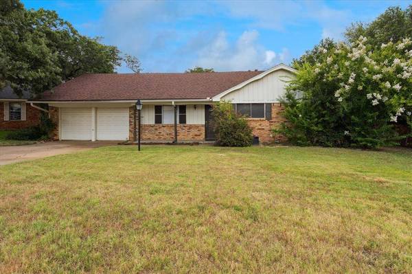 93 Regents Park, Bedford, TX 76022