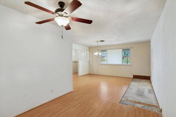 93 Regents Park, Bedford, TX 76022