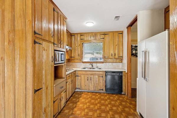 1353 Harrison Lane, Hurst, TX 76053