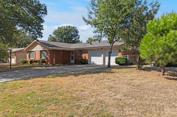 1353 Harrison Lane, Hurst, TX 76053