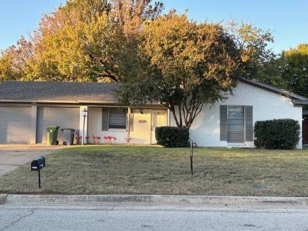 852 W Redbud Drive, Hurst, TX 76053