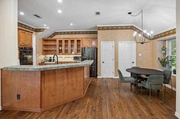 2701 Hidden Lake Drive, Grapevine, TX 76051