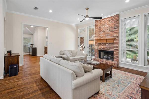 2701 Hidden Lake Drive, Grapevine, TX 76051