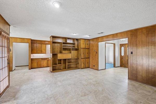 66 Lincolnshire Circle, Bedford, TX 76021