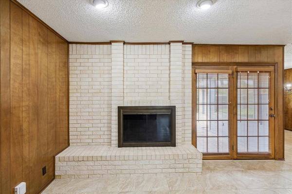 66 Lincolnshire Circle, Bedford, TX 76021