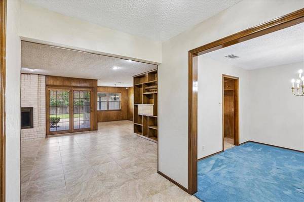 66 Lincolnshire Circle, Bedford, TX 76021