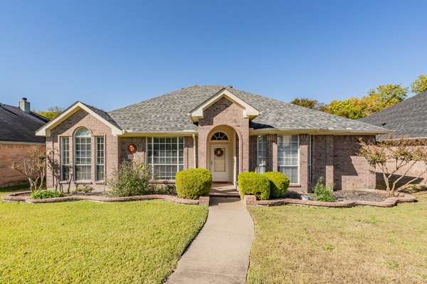 1215 Rivercrest Dr, Mesquite, TX 75181-1077