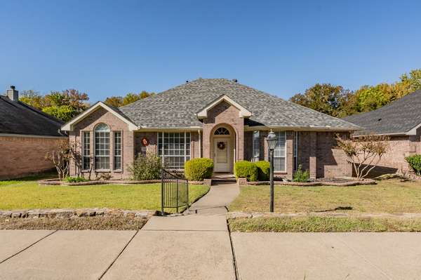 1215 Rivercrest Dr, Mesquite, TX 75181-1077