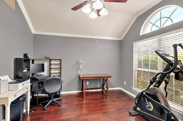 927 Parish Court, Grand Prairie, TX 75052