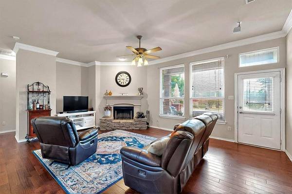 927 Parish Court, Grand Prairie, TX 75052