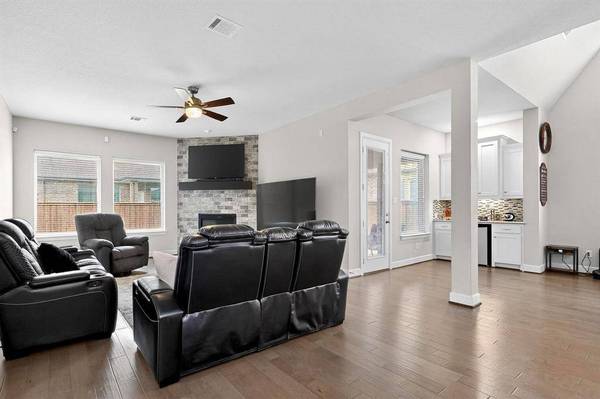 1102 Rendon Place, Mansfield, TX 76063