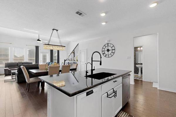 2918 Grand Lookout Lane, Arlington, TX 76001