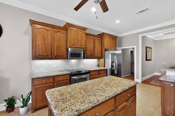 1115 Cresthaven Drive #13, Cedar Hill, TX 75104