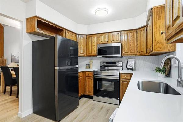 300 Lamesa Court, Irving, TX 75063