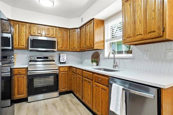 300 Lamesa Court, Irving, TX 75063