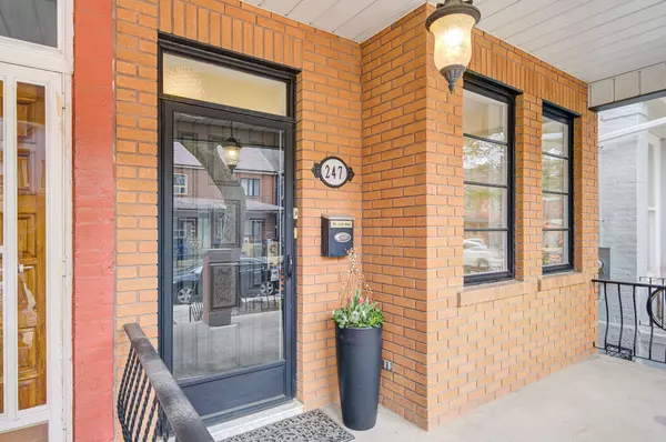 247 Palmerston AVE, Toronto C01, ON M6J 2J3