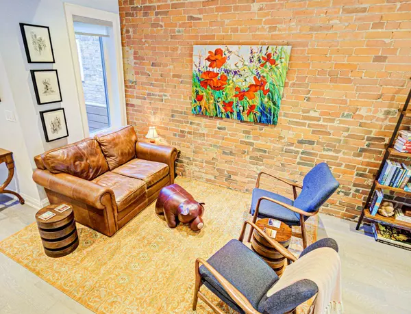 461 Grace ST, Toronto C01, ON M6G 3A8