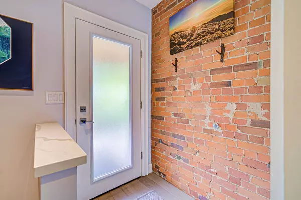 461 Grace ST, Toronto C01, ON M6G 3A8