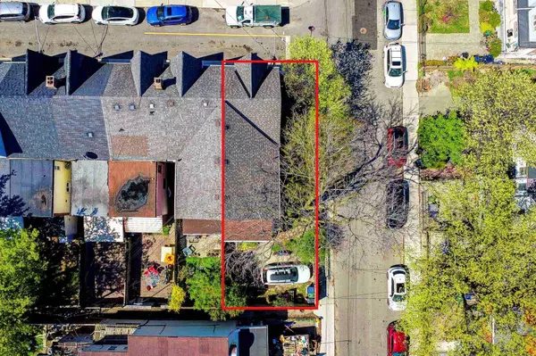 1 Andrews AVE, Toronto C01, ON M6J 1S2