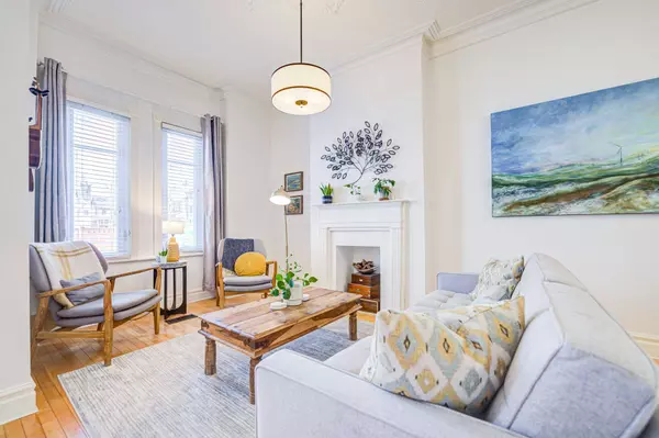 1 Andrews AVE, Toronto C01, ON M6J 1S2