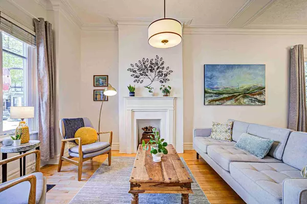 1 Andrews AVE, Toronto C01, ON M6J 1S2