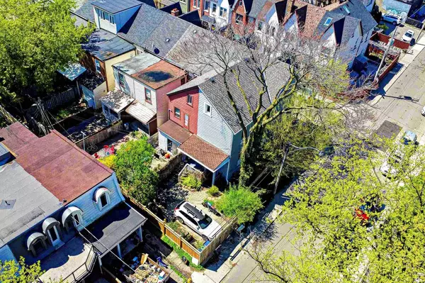 1 Andrews AVE, Toronto C01, ON M6J 1S2