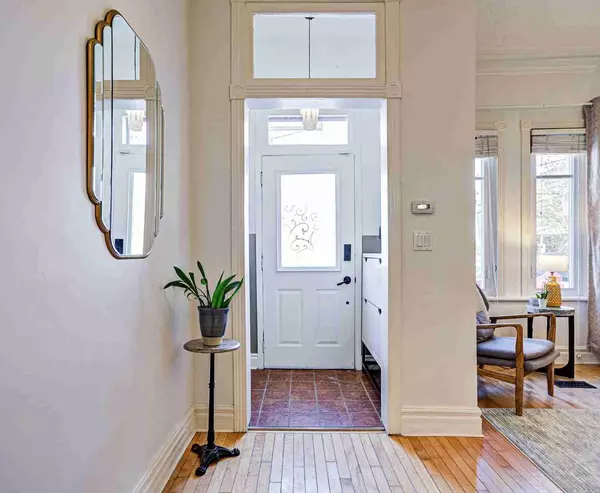 1 Andrews AVE, Toronto C01, ON M6J 1S2