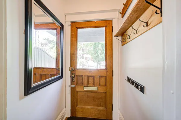 784 Markham ST, Toronto C02, ON M6G 2M5