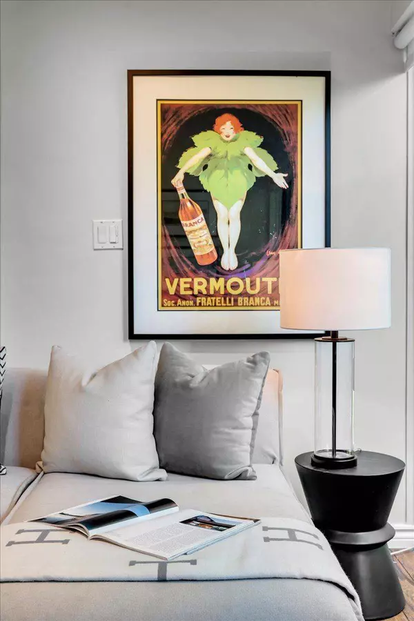 10 Walker AVE #Th 128, Toronto C02, ON M4V 1G2