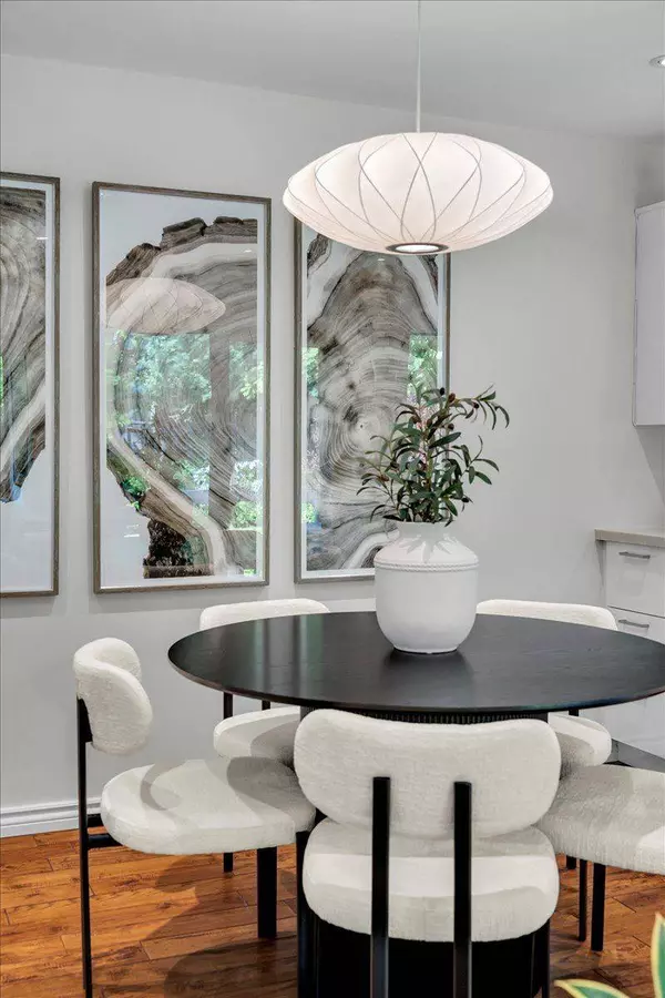 10 Walker AVE #Th 128, Toronto C02, ON M4V 1G2