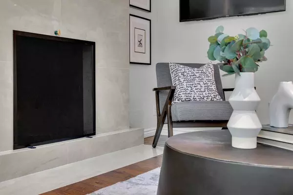 10 Walker AVE #Th 128, Toronto C02, ON M4V 1G2