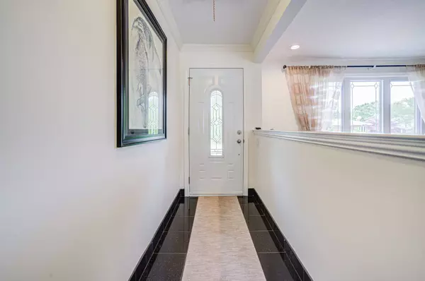 21 Martindale RD, Toronto E08, ON M1M 2B8