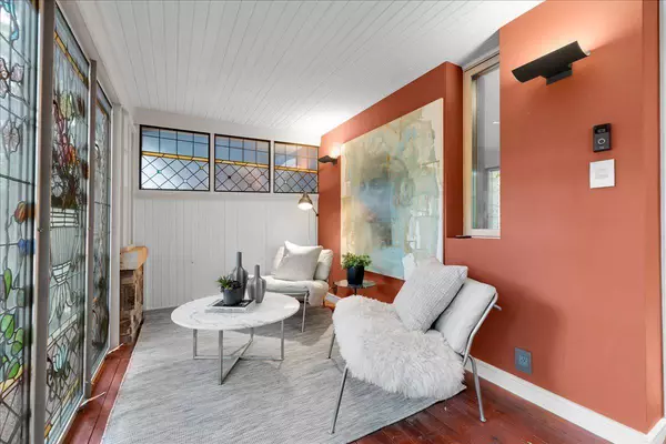 68 Olive AVE, Toronto C02, ON M6G 1V1