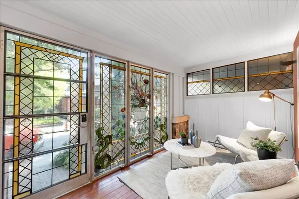 68 Olive AVE, Toronto C02, ON M6G 1V1