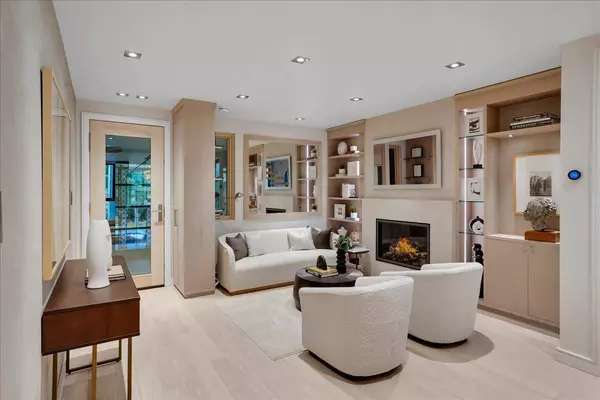 68 Olive AVE, Toronto C02, ON M6G 1V1