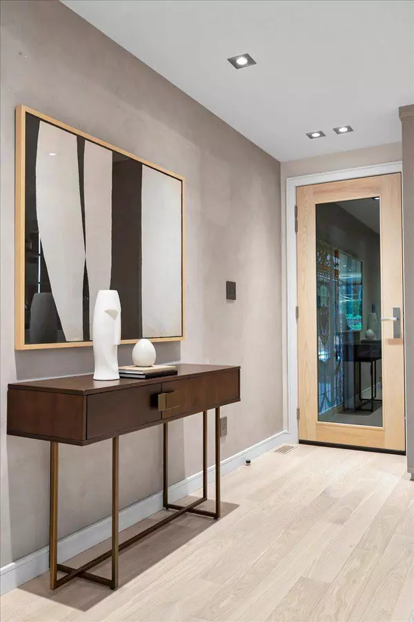 68 Olive AVE, Toronto C02, ON M6G 1V1